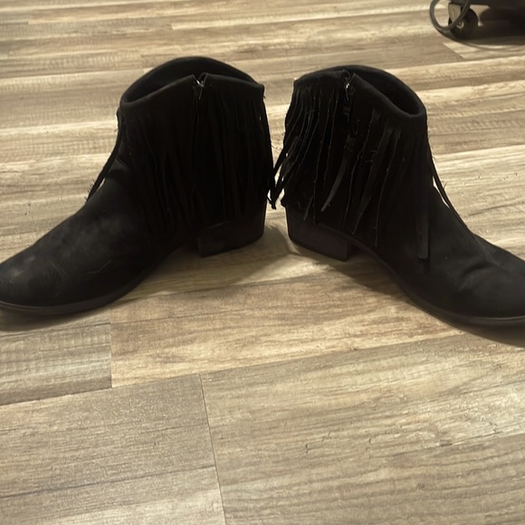 Reneeze black suede booties with fringe size 7 - Picture 4 of 5